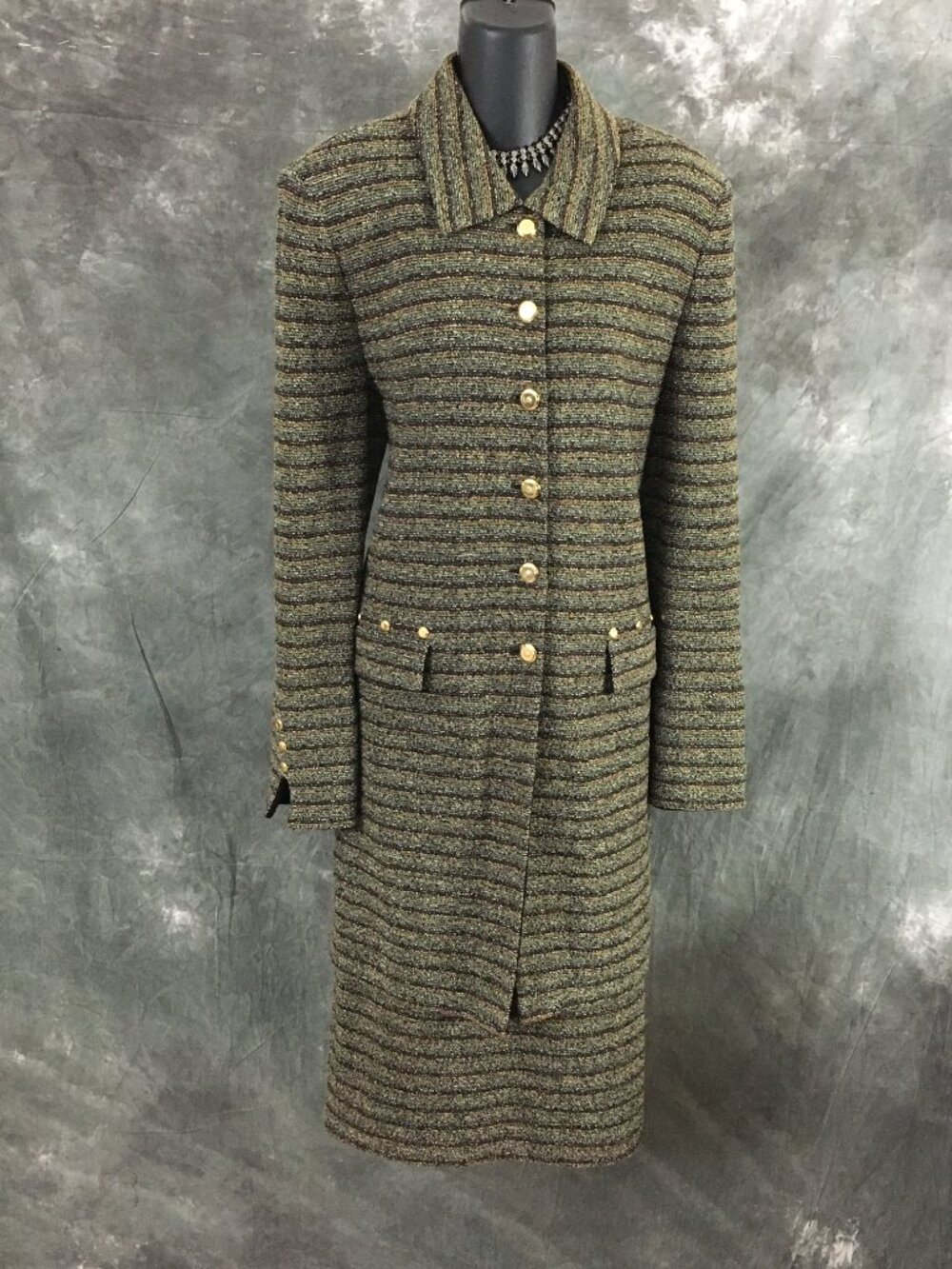 BEAUTIFUL St John collection knit green multi jacket skirt suit size 12 - Picture 3 of 10